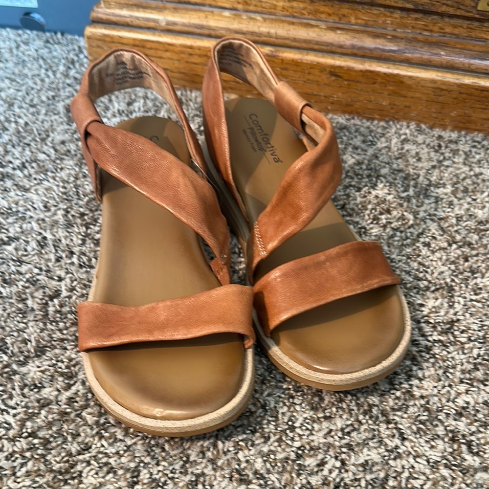 Comfortiva Brown Leather Strappy Sandals